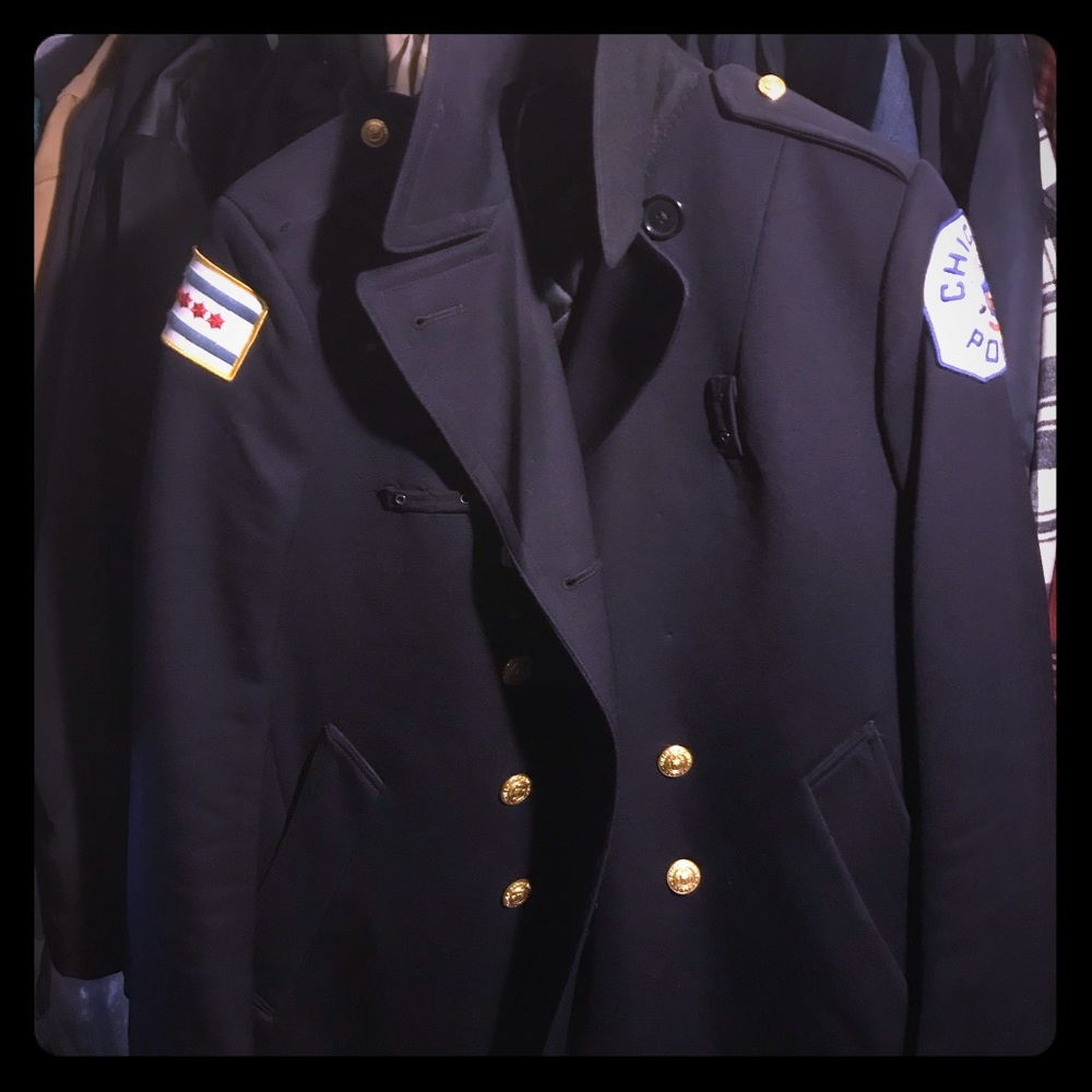 Rare 1980s Chicago police jacket (mint condition!) fits like a medium or large